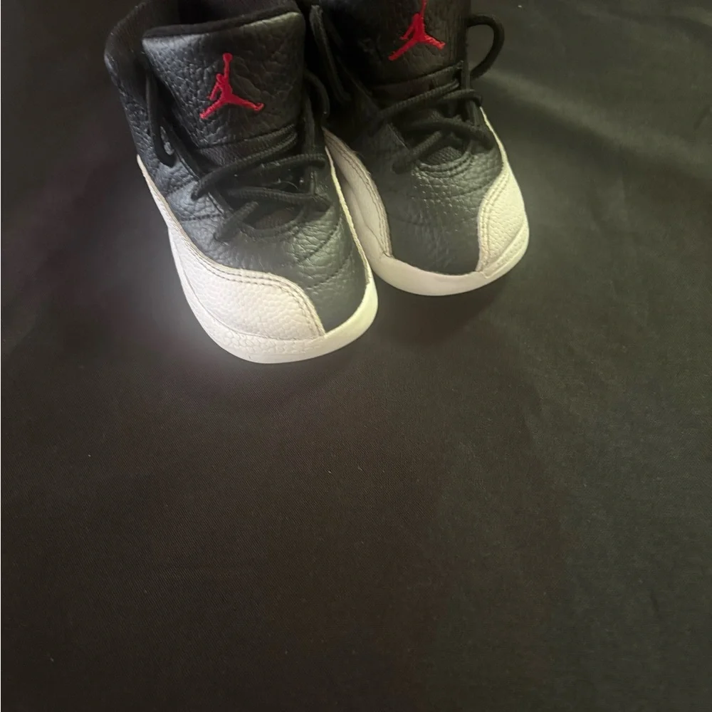 Nike‎ Air Jordan Retro 12 Youth Size 7 Basketball Shoes Black White 151186-006